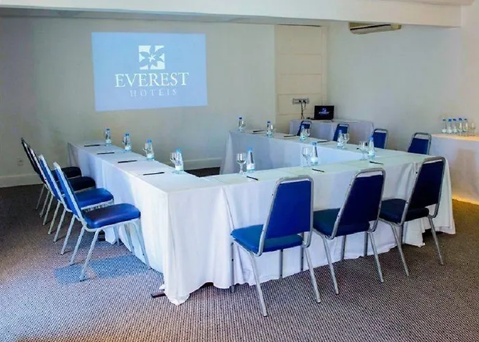 Everest Hotel 4*