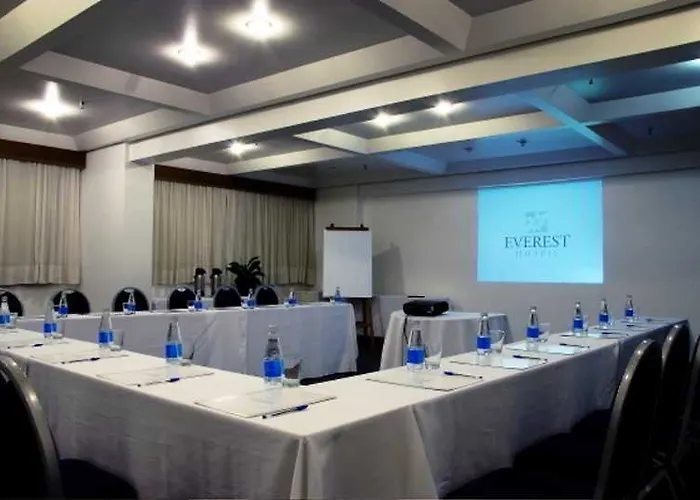 Everest Hotel