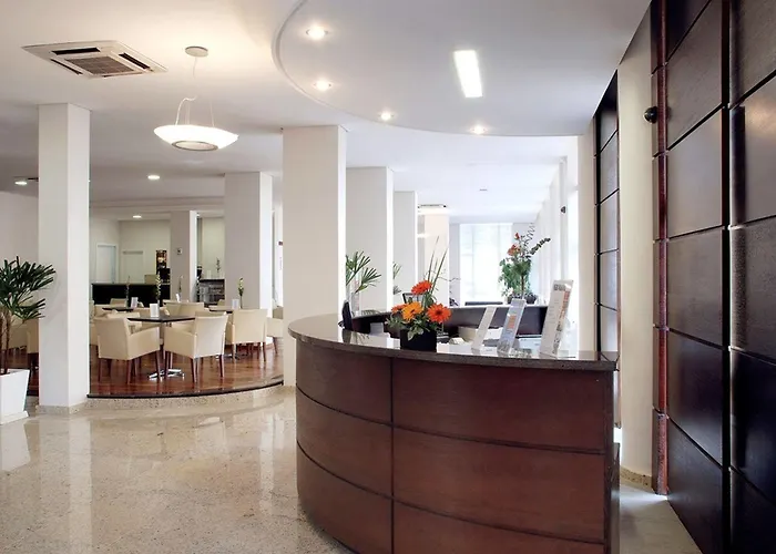 Everest Hotel