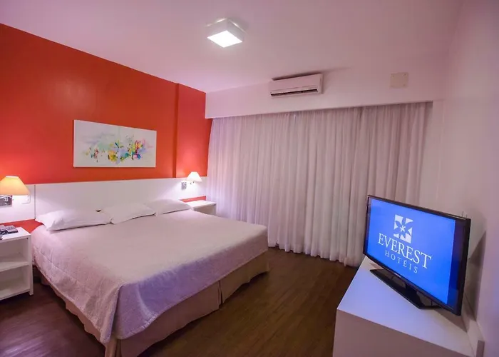 Everest Hotel